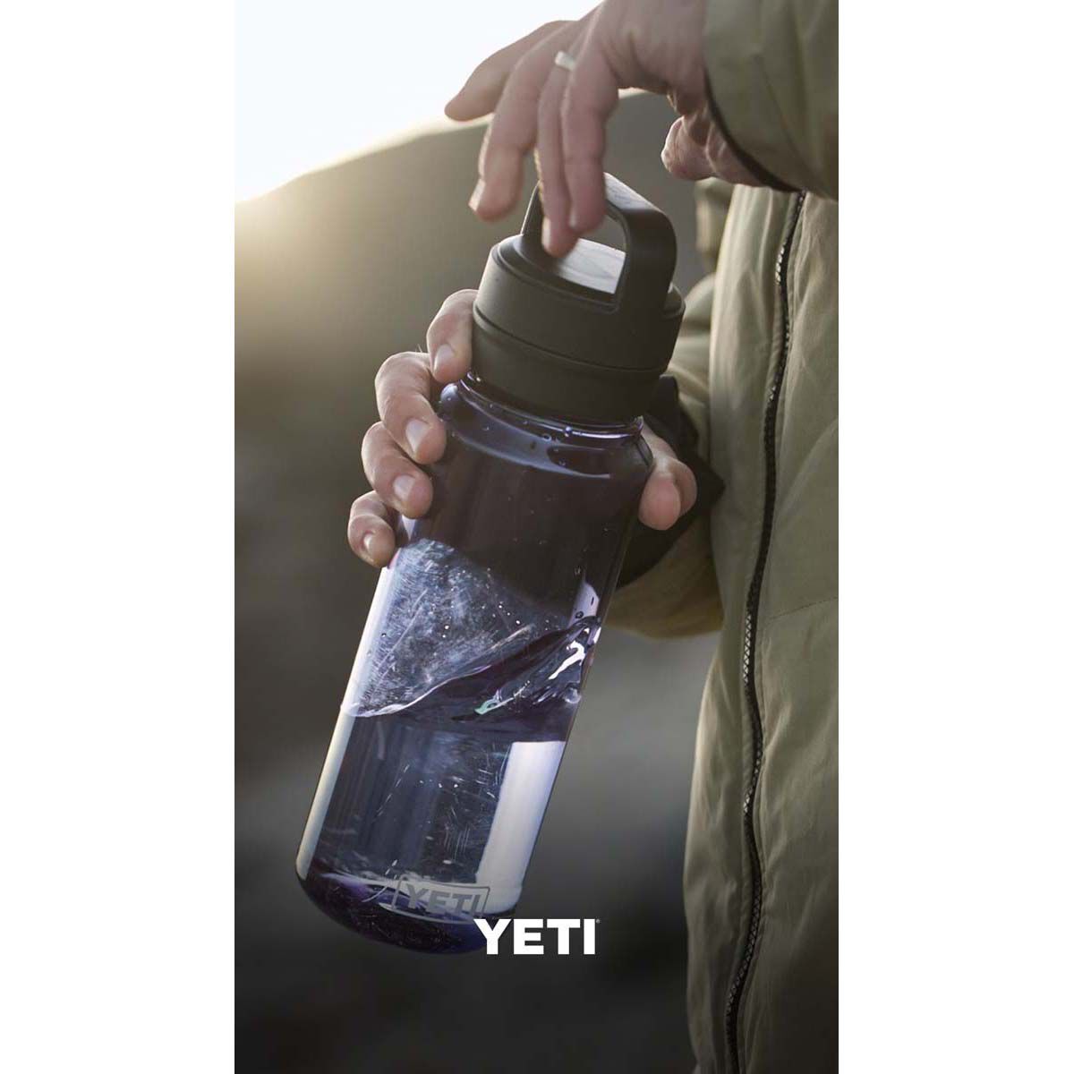 YETI - Yonder 1L / 34 oz Water Bottle - Navy